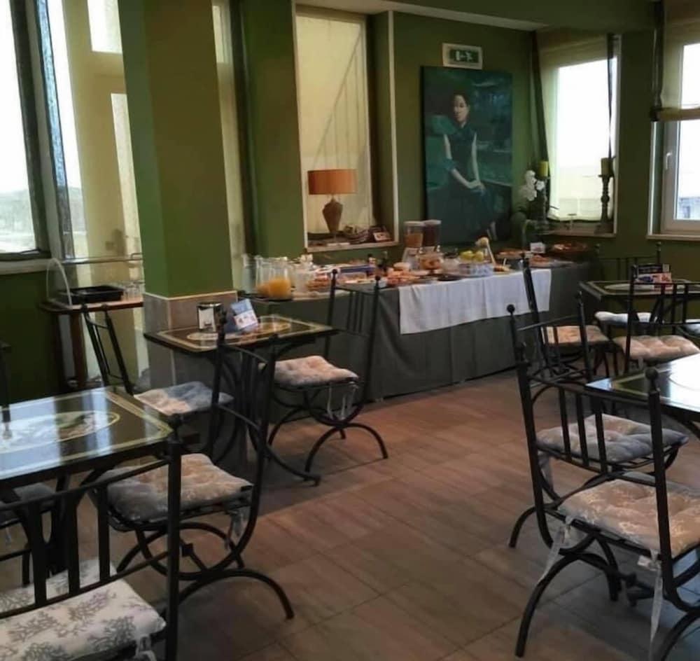 Hotel De La Relais
